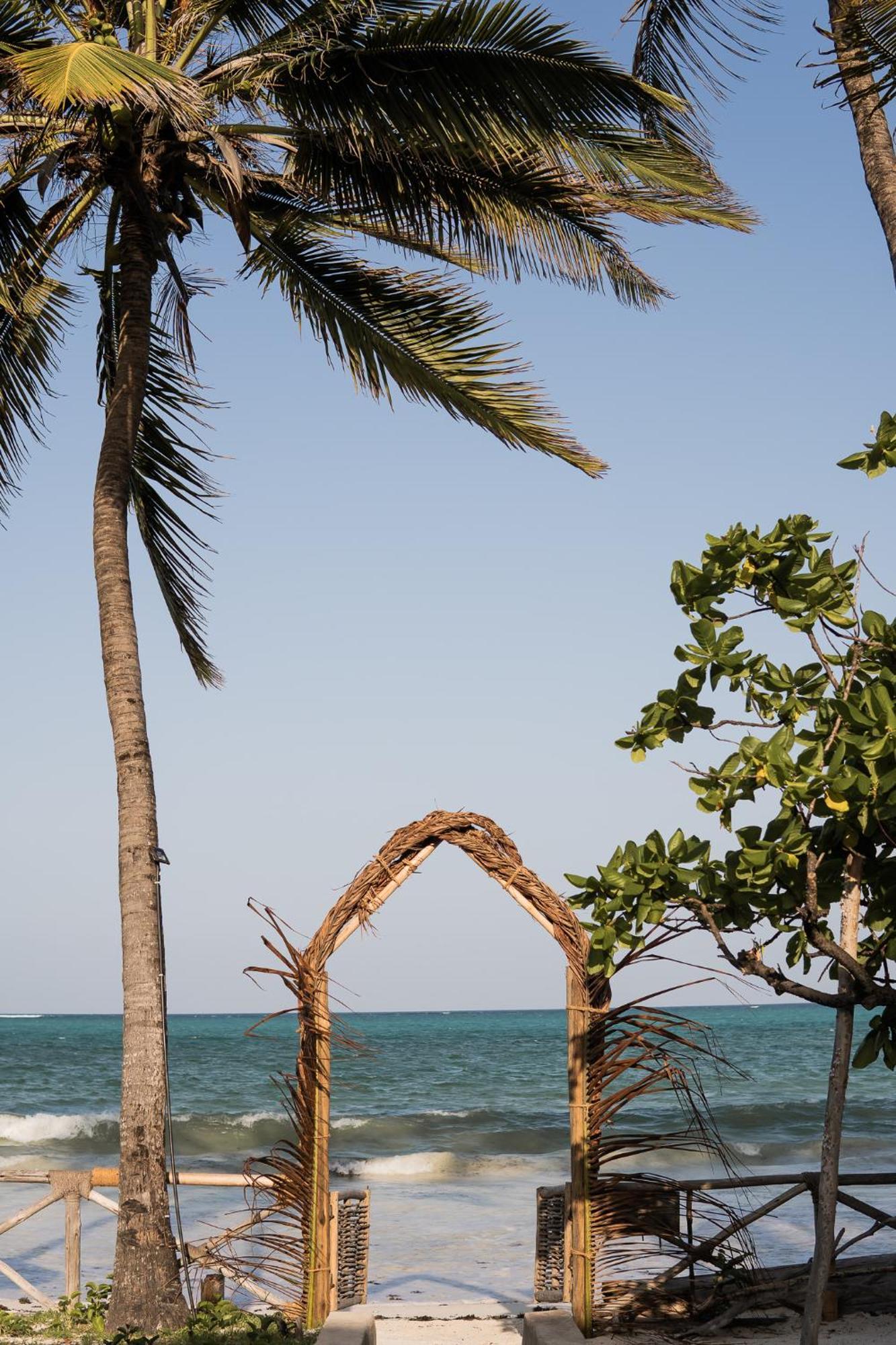 Kima Serviced Beach House & Suites Bwejuu Esterno foto